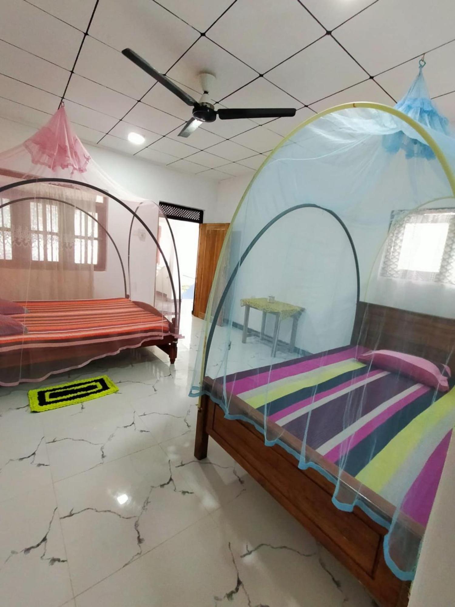 Chandi Gaya Beach Guesthouse Tangalle Rum bild